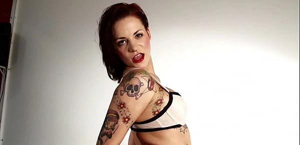  Tattooed beauty gets rammed well